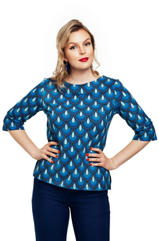Top met blauwe print | Cissi och Selma vendela topp pafagel