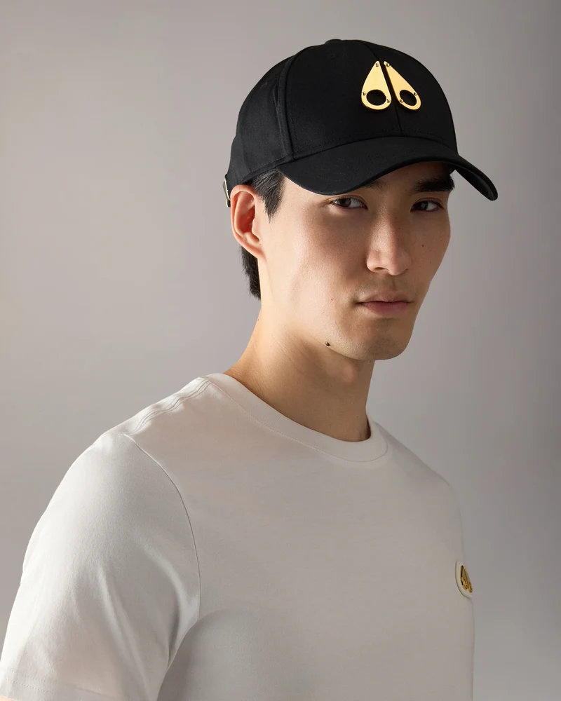 MOOSE KNUCKLES CAP LOGO ICON CAP-GOLD ZWART - GOUD