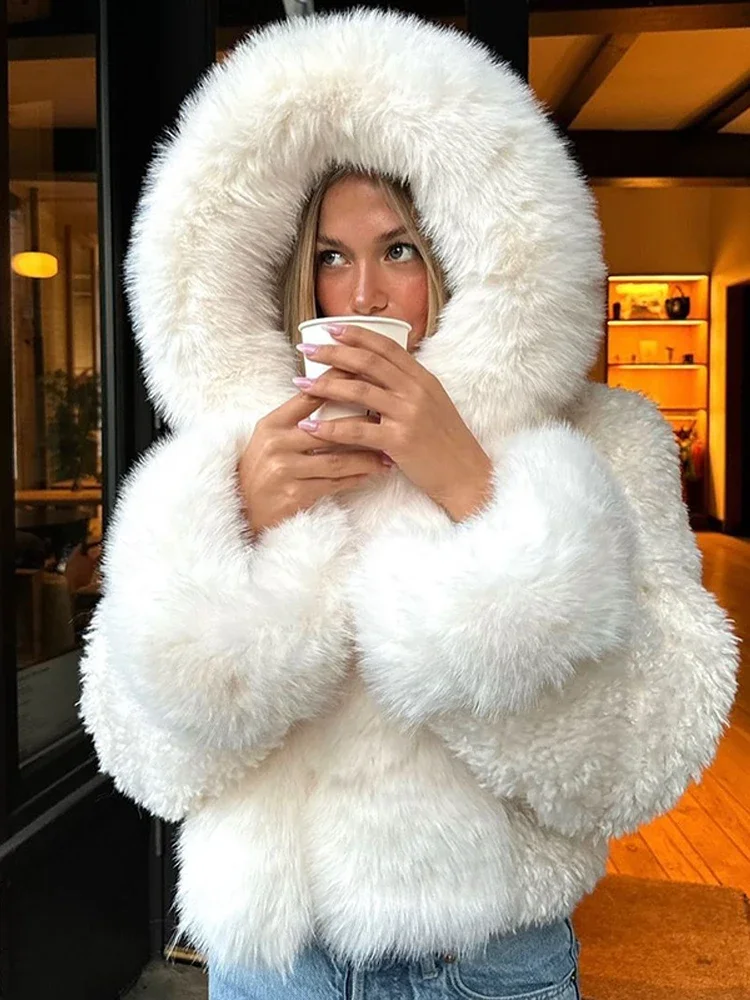 Elyra | Faux Fur Jas met Luxe Bontlook & Capuchon