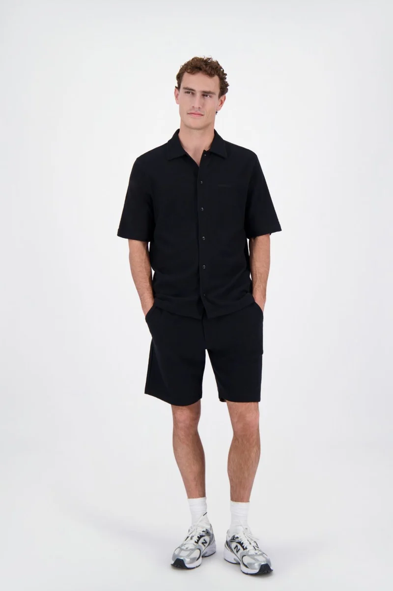 AIRFORCE SHIRT WOVEN SHORT SLEEVE SHIRT ZWART