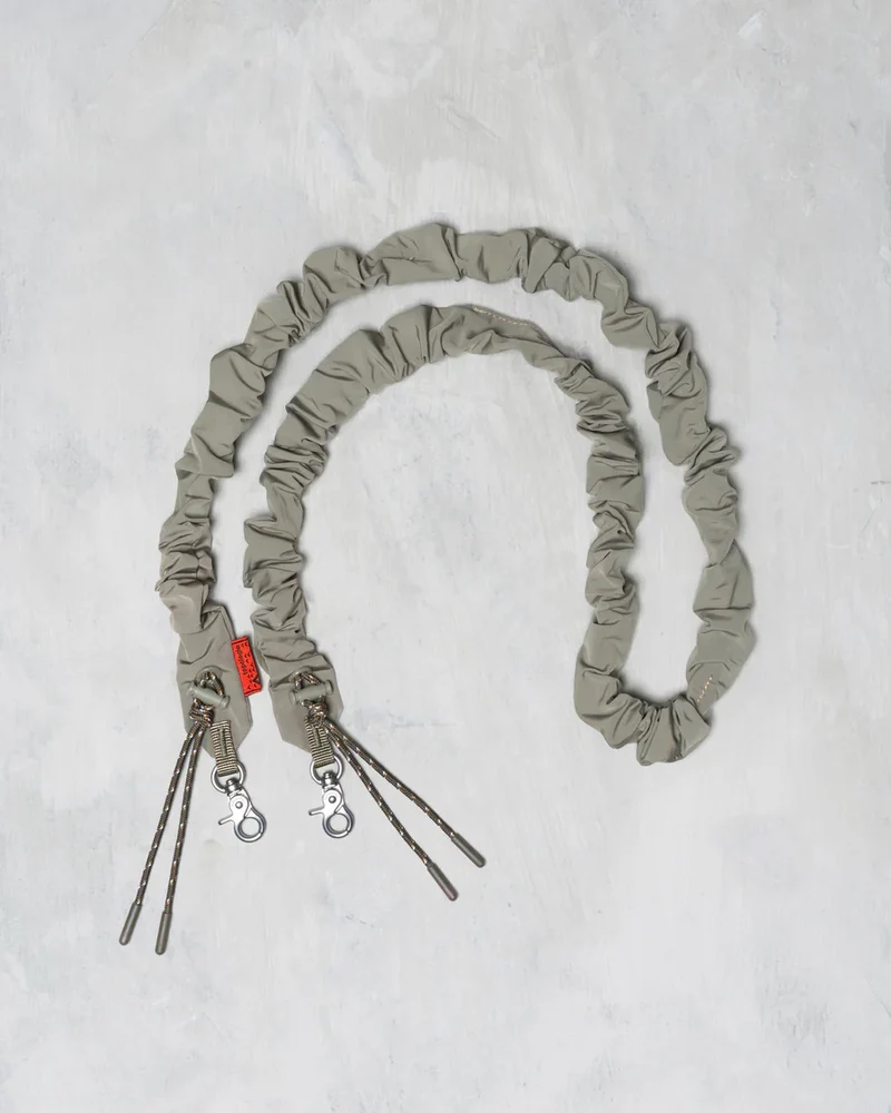 TOPOLOGIE ACCESSOIRE BUNGEE STRAP TECH SATEEN OV. GROEN