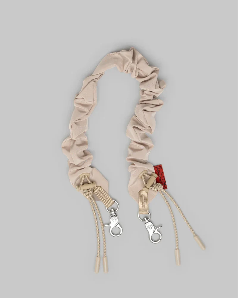 TOPOLOGIE ACCESSOIRE BUNGEE STRAP TECH SATEEN BEIGE