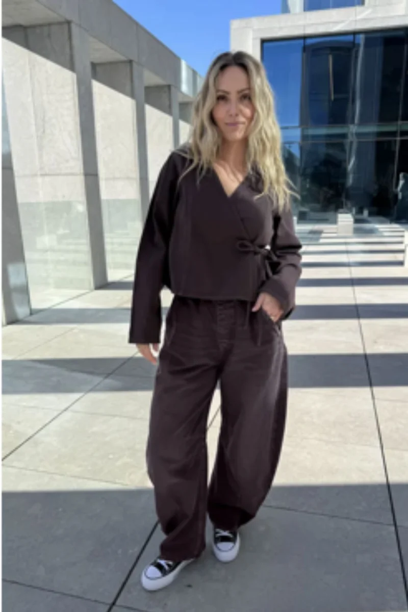Pieces - Pcsilvia Pull Up Barrel Pants - 5190500 Hot Fudge