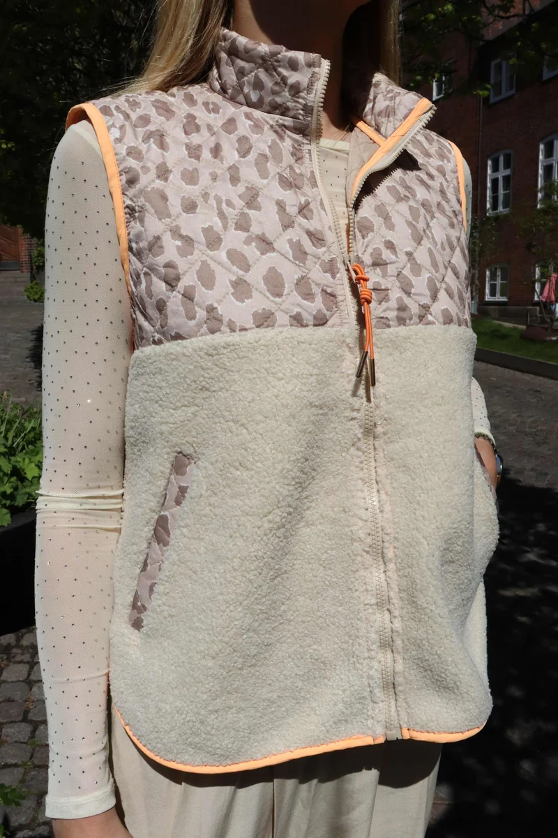 Liberte - Teddy-Leo-Vest 22173 - Creme Pale Lux Leo Neon Orange