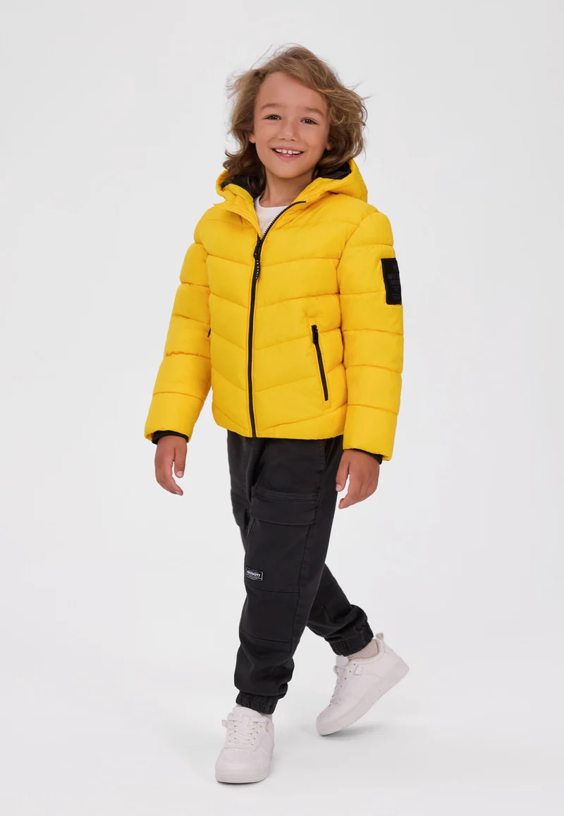 Hooded padded jacket with zipped pockets in yellow